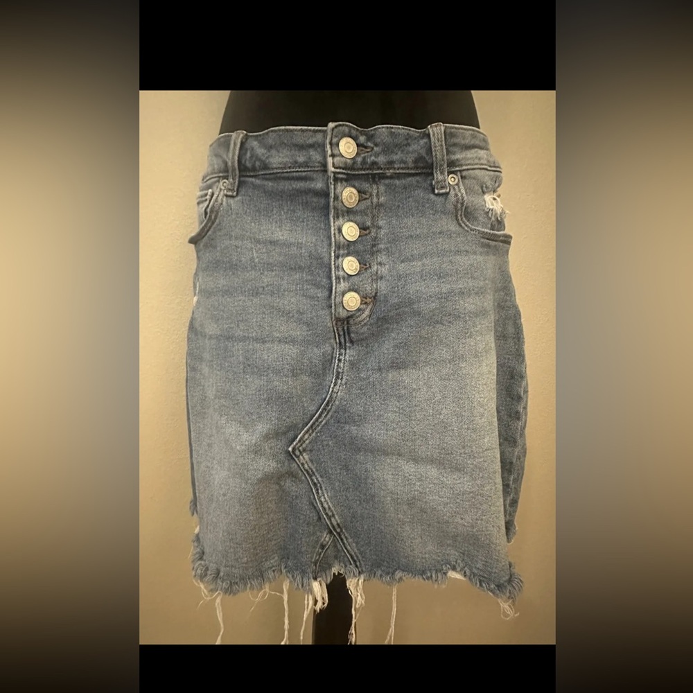 Maurices Distressed Cut Off Knee Blue Jean Length Skirt/ 5 Button Sz 14
